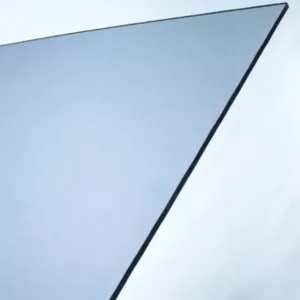 Policarbonato Compacto Efecto Espejo – La Alternativa Irrompible al Cristal